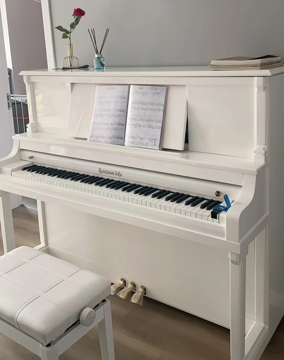 Weißes Klavier Luxus elegant kaufen