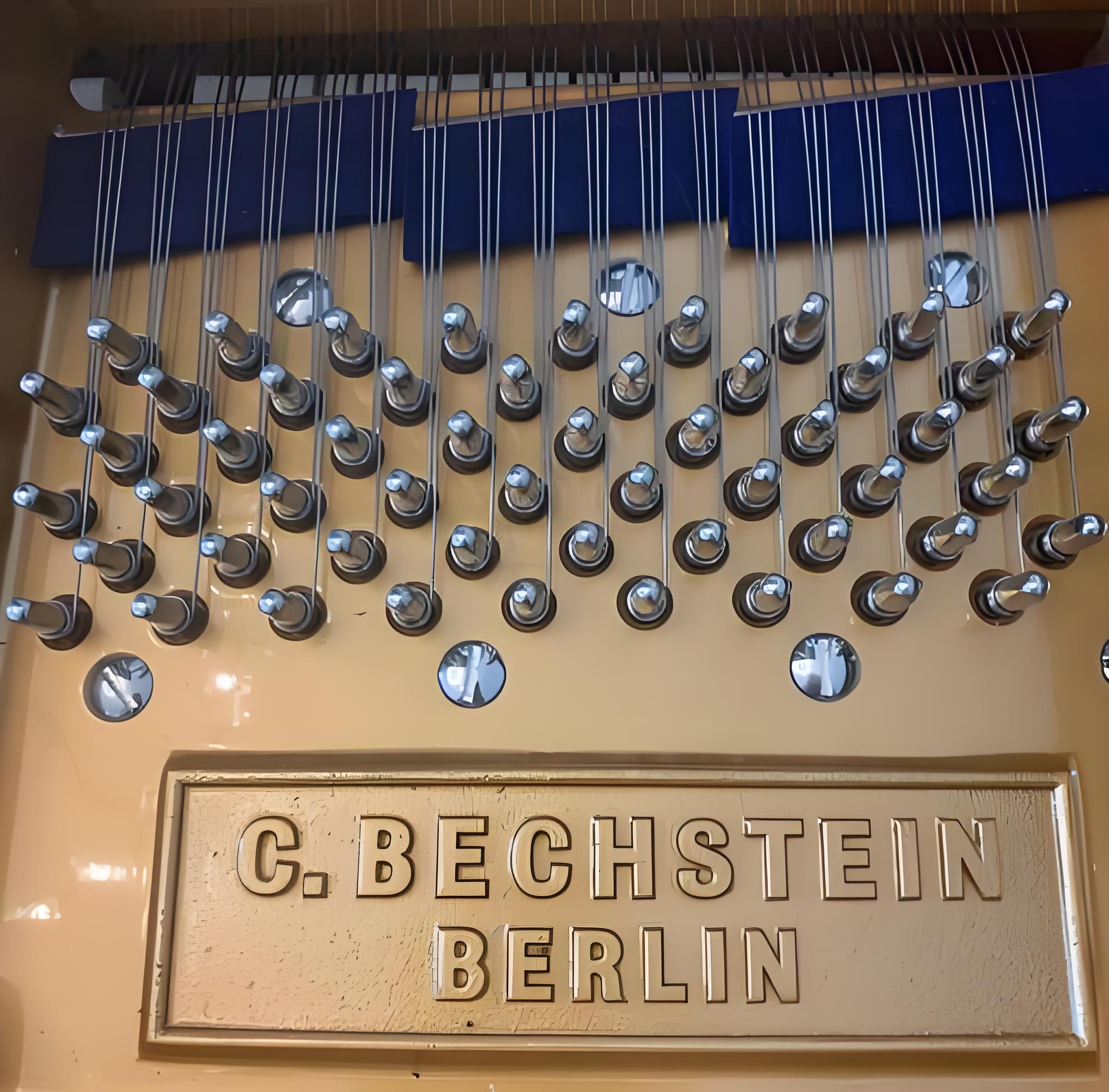 C. Bechstein Berlin Klavier gebraucht Detail Pianino Berlin C. Bechstein Berlin Klavier gebraucht Detail mit Plakette deutsches Pianino