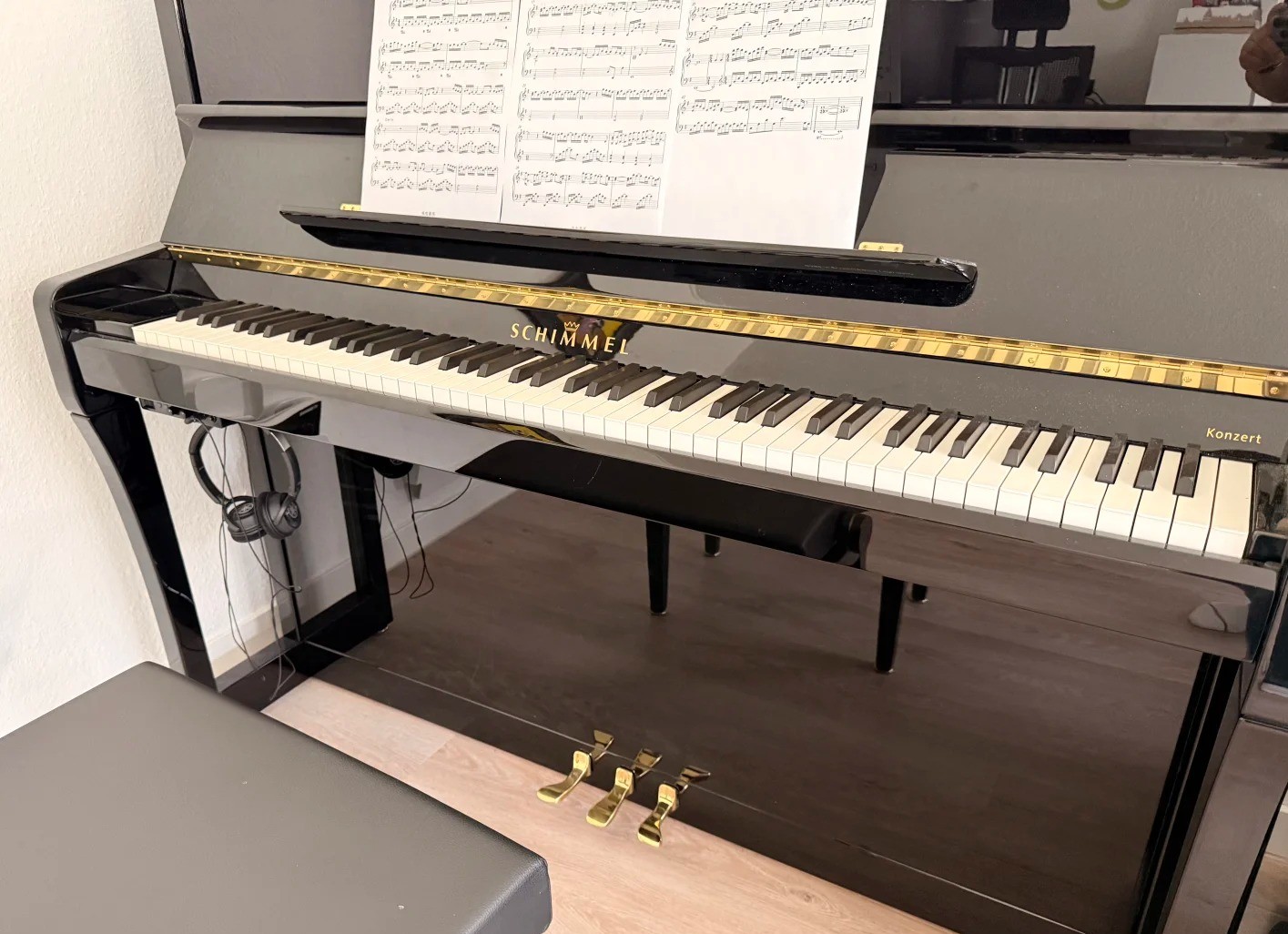 Schimmel Konzert Klavier deutsches Pianino schwarz hochglanz mit Partitur
