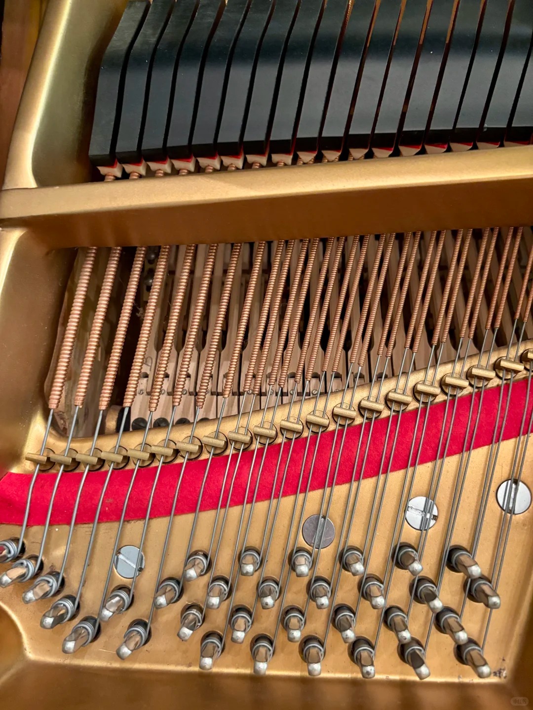 Pianoforte a coda Steinway — riferimento visivo per l'articolo: Test Steinway Model B: Pianoforte a Coda per Registrazione in