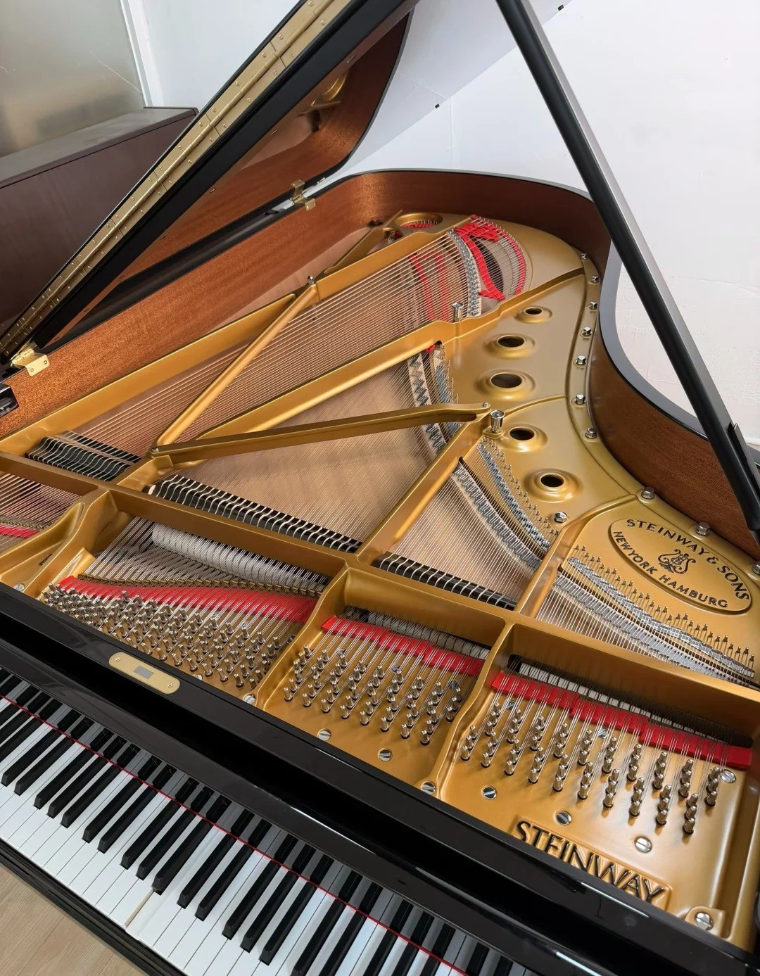 Pianoforte a coda Steinway — riferimento visivo per l'articolo: Test Steinway Model B-211: il pianoforte a coda per musica cl