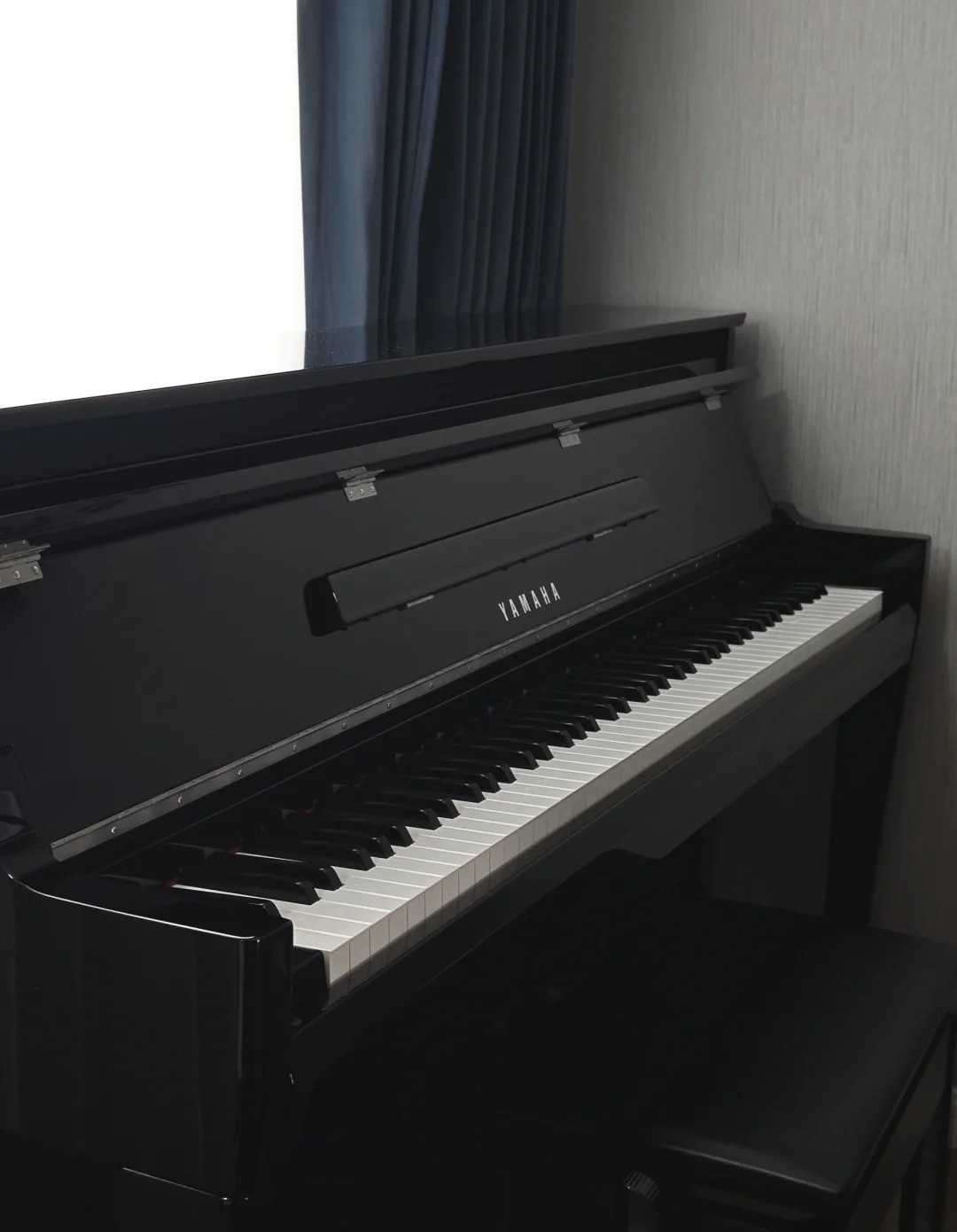 Pianoforte a coda Yamaha — riferimento visivo per l'articolo: Test Yamaha U1 Usato: Recensione del Pilastro dei Pianoforti Ve