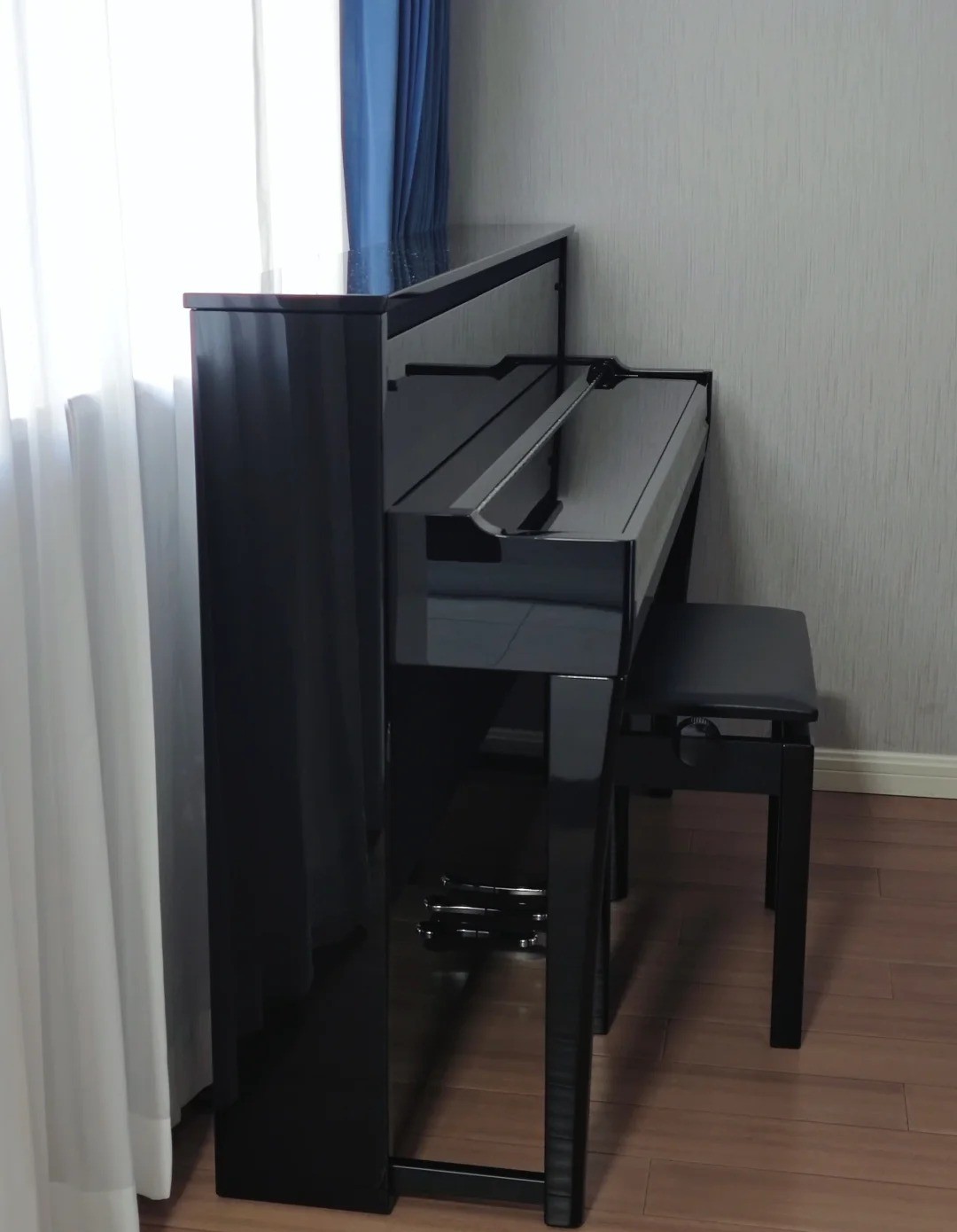 Pianoforte a coda Yamaha — riferimento visivo per l'articolo: Test Yamaha U1: Recensione del Pianoforte Verticale Acustico