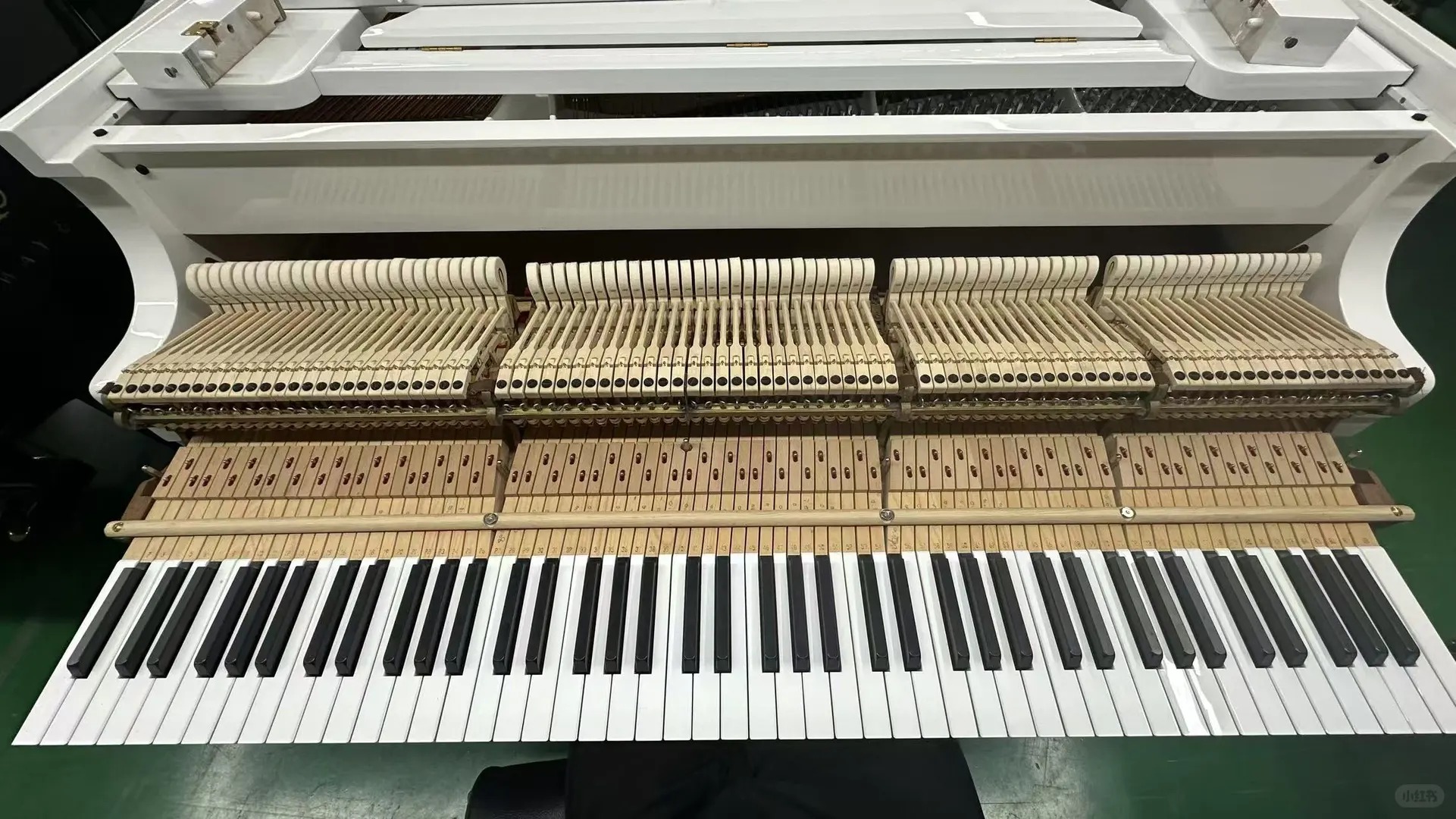 Pianoforte a coda Steinway — riferimento visivo per l'articolo: Test Thomann per pianoforti a coda: vantaggi, limiti e verifi