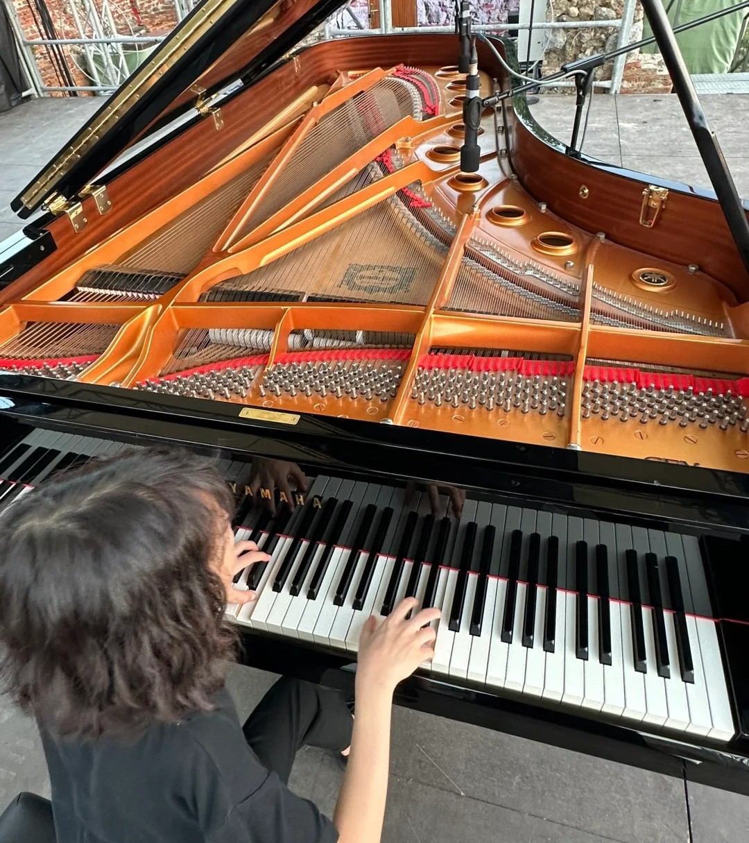 Pianoforte a coda Yamaha — riferimento visivo per l'articolo: Yamaha CFX: Test e Recensione del Pianoforte da Concerto