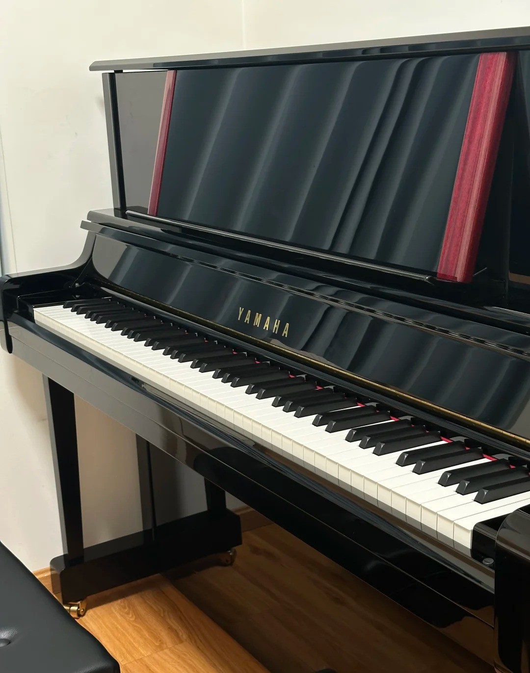 Pianoforte a coda Yamaha — riferimento visivo per l'articolo: Yamaha CFIIIS: Recensione Tecnica e Verdetto per il Concertista
