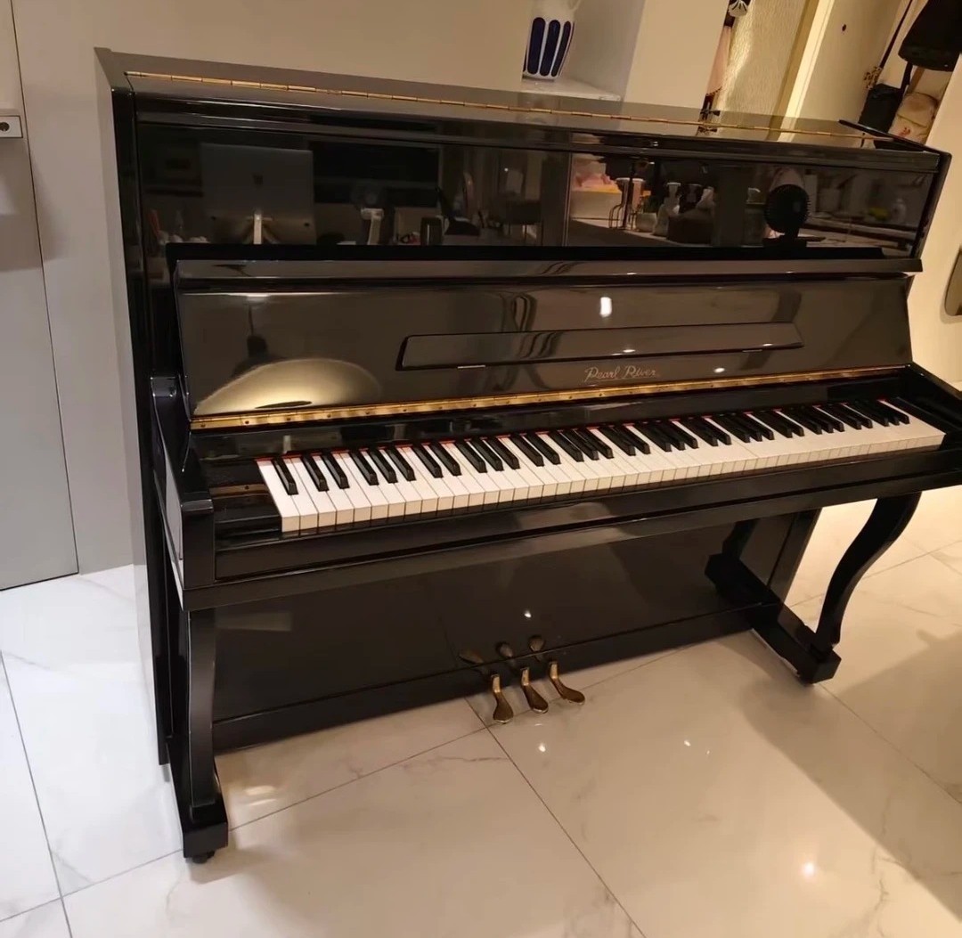 Pianoforte a coda di gamma alta — riferimento visivo per l'articolo: Test: Cos è l Intonazione del Pianoforte e Perché Cambia