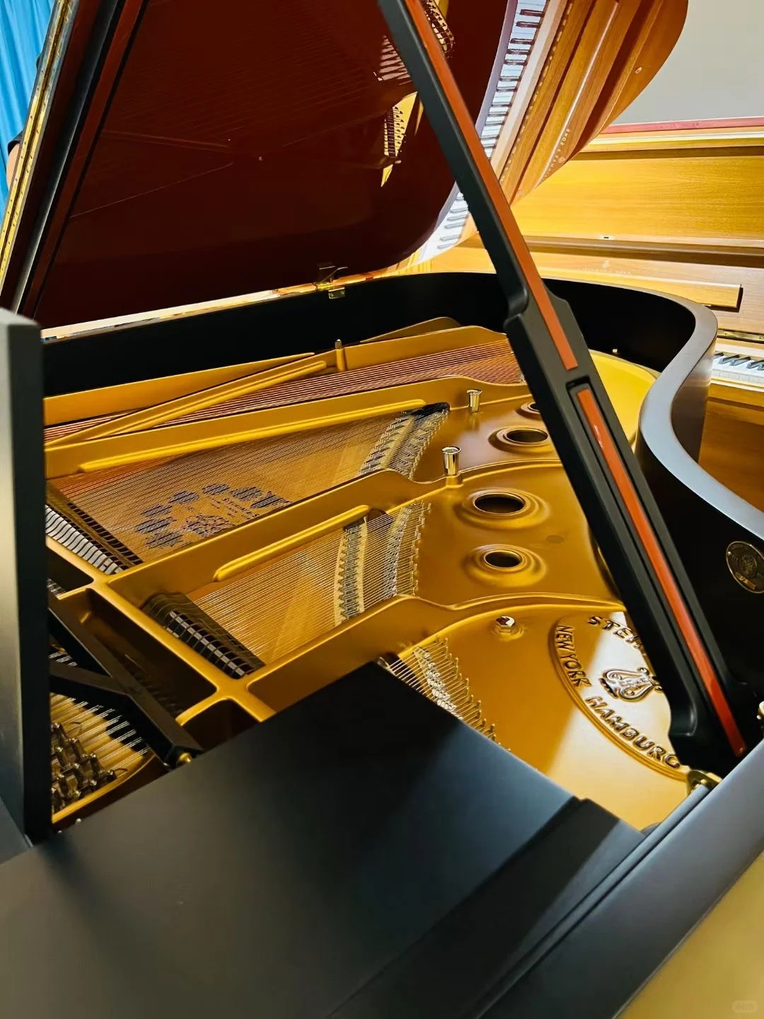 Pianoforte a coda Steinway — riferimento visivo per l'articolo: Test: Pianoforte a mezza coda usato – Checklist per l a
