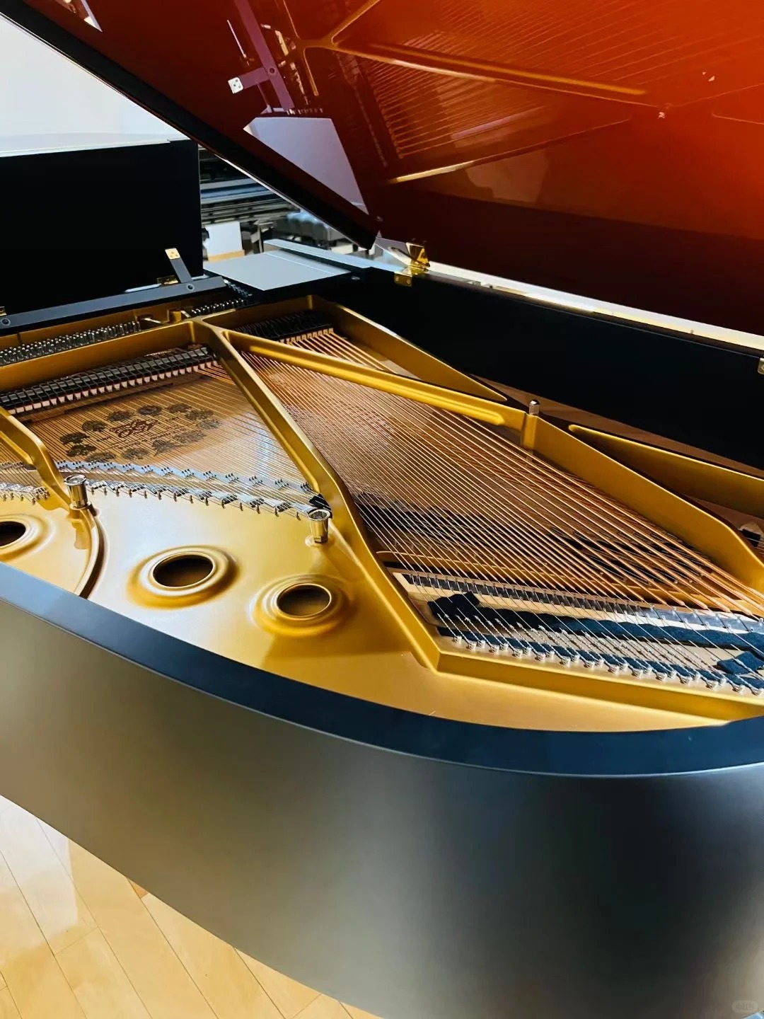Pianoforte a coda Steinway — riferimento visivo per l'articolo: Test del Pianoforte Verticale Steinway Model K-52: Recensione