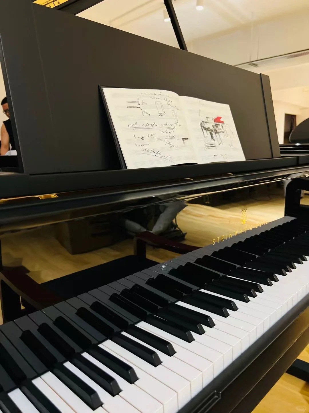 Pianoforte a coda Steinway — riferimento visivo per l'articolo: Test Finanziamento o Leasing per Pianoforte a Coda: Pro e Con