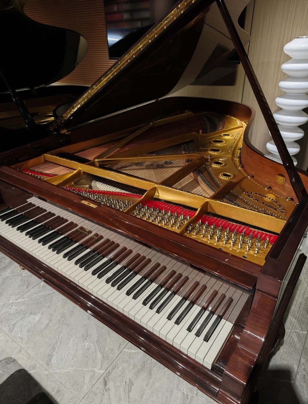 Pianoforte a coda Steinway — riferimento visivo per l'articolo: Test Steinway Model B: il pianoforte a coda per jazz?