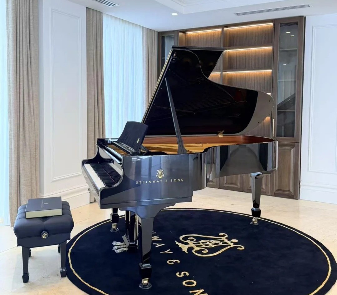 Pianoforte a coda da concerto — riferimento visivo per l'articolo: Guida: Yamaha Pianoforte a Coda per Concerto, Cosa Sceglie