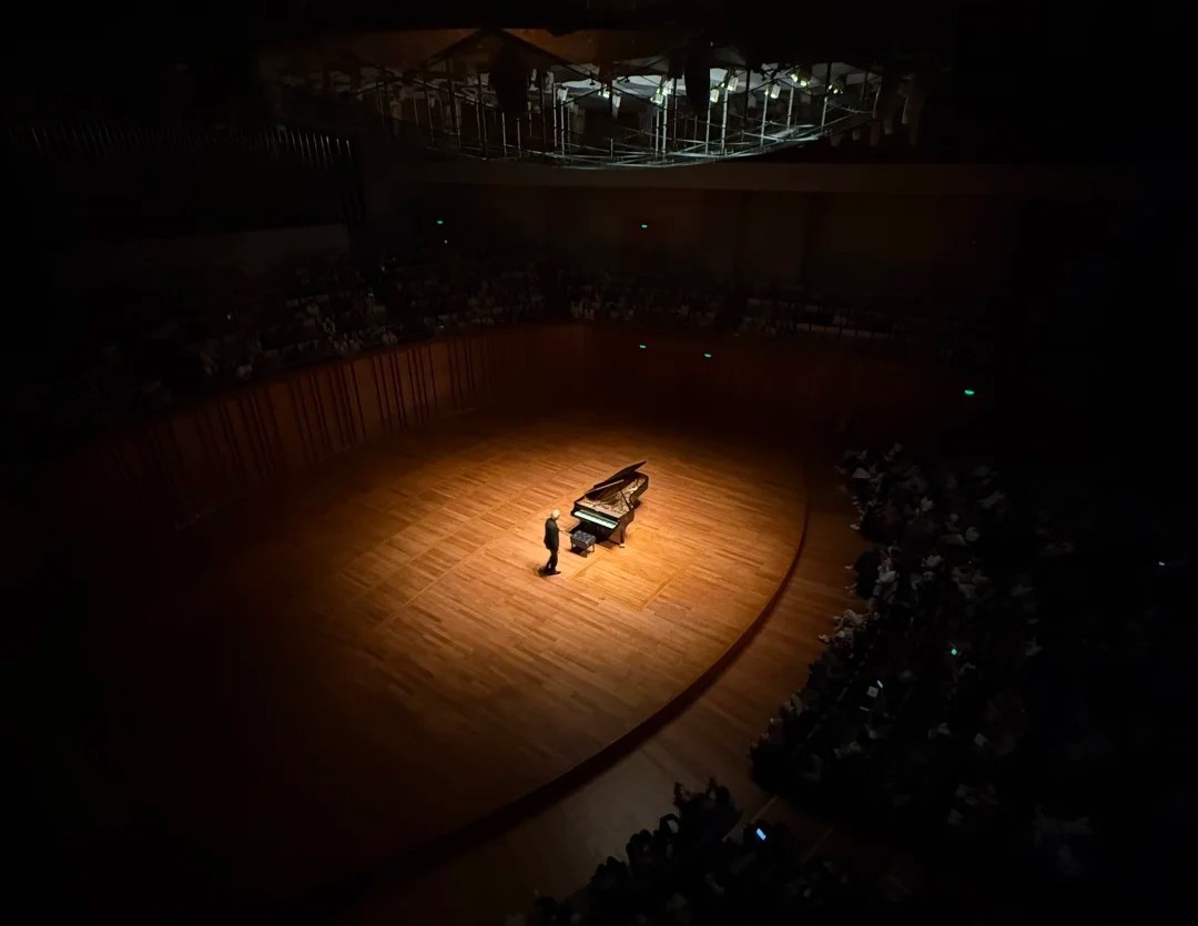 Pianoforte a coda da concerto — riferimento visivo per l'articolo: Yamaha CFX: Test e Recensione del Pianoforte da Concerto