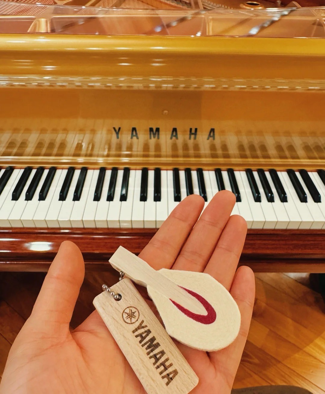 Pianoforte a coda Yamaha — riferimento visivo per l'articolo: Test del Pianoforte Verticale Piccolo: Recensione Yamaha U1