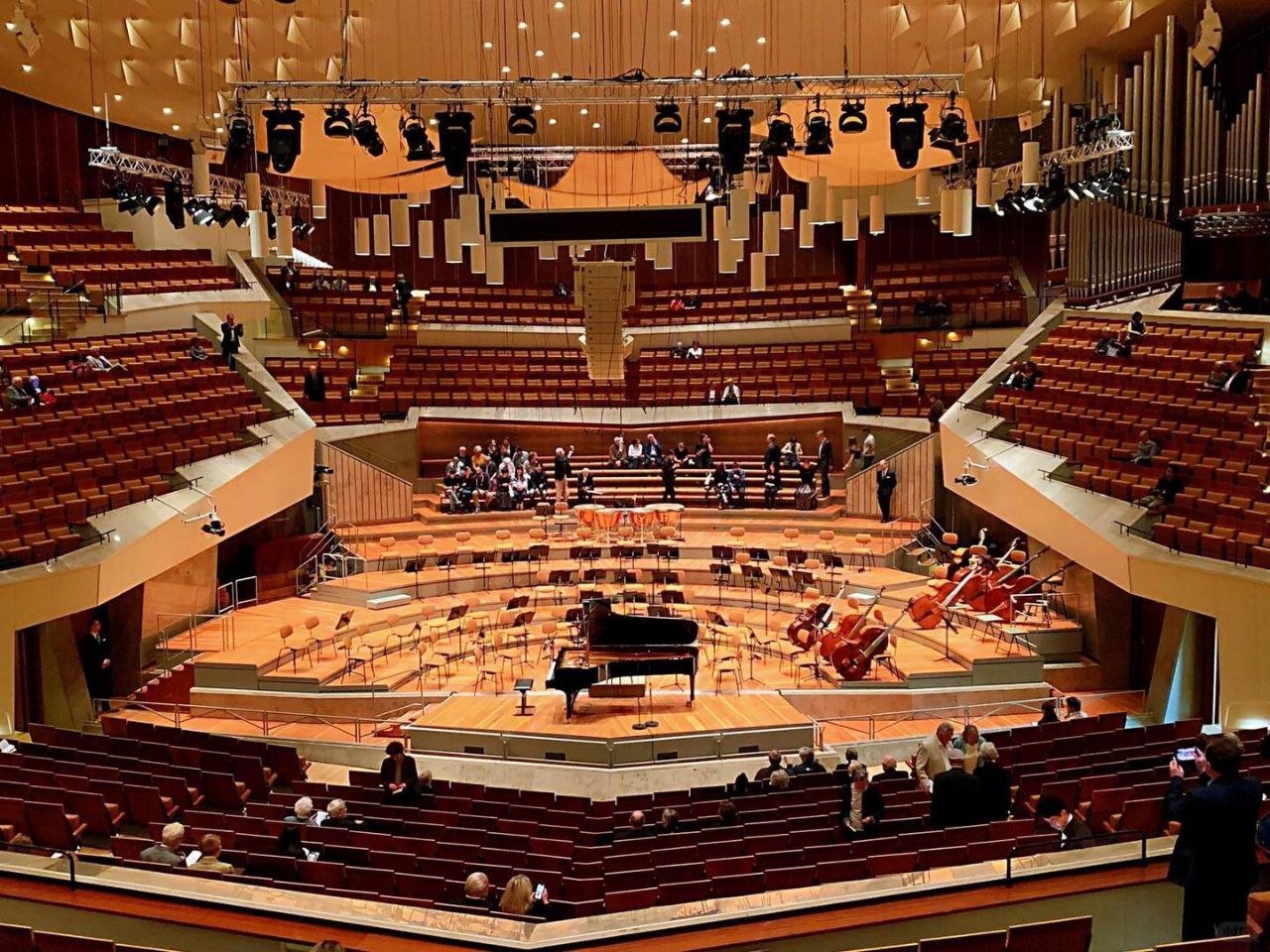 Choisir piano gros plan table d'harmonie