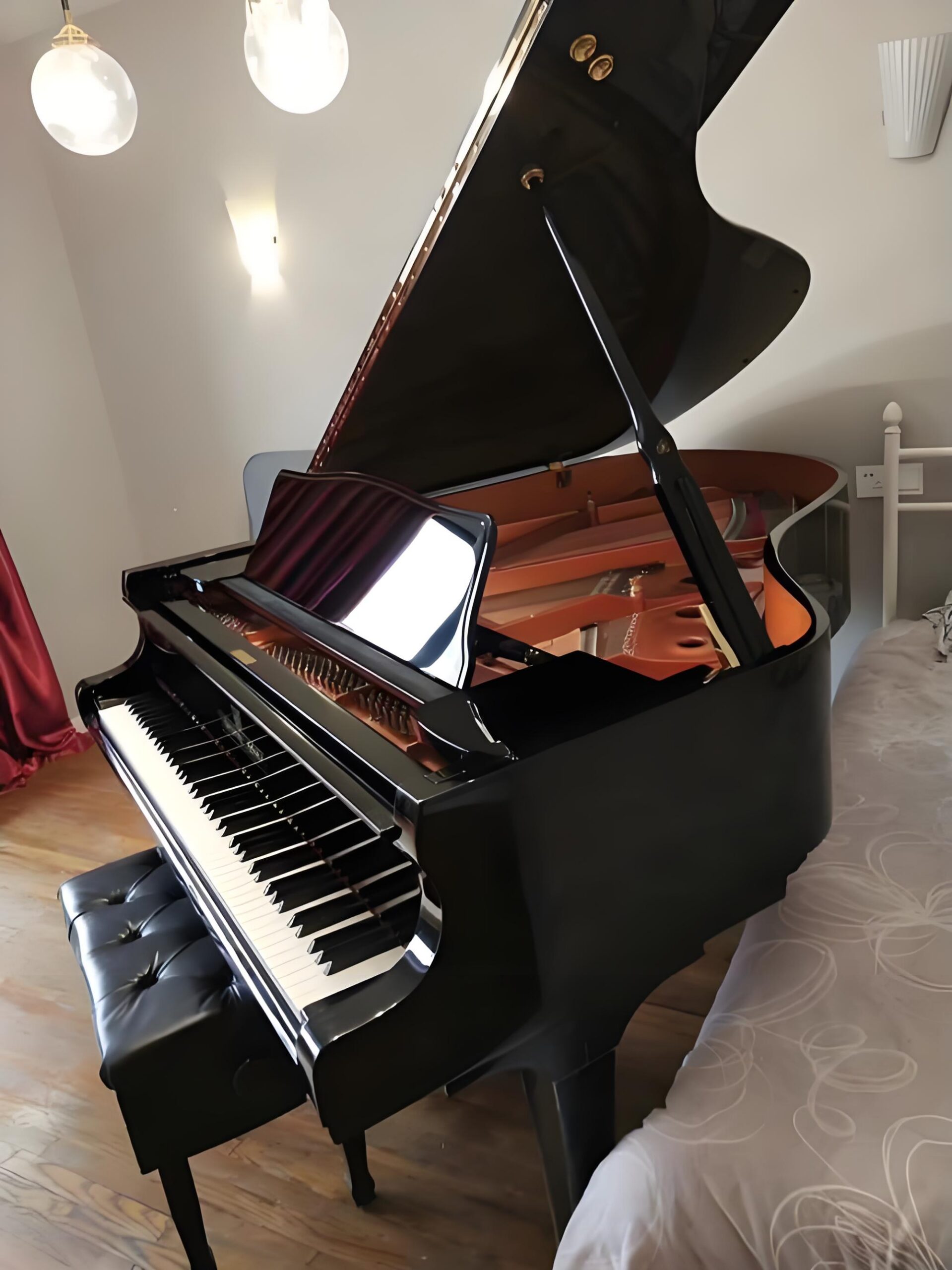 Piano queue neuf occasion dans un salon