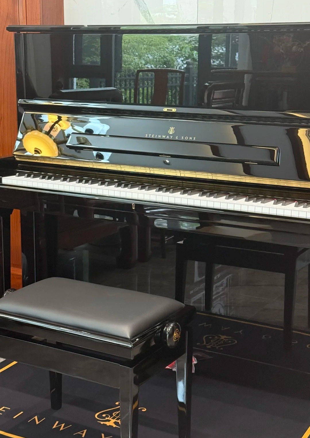 Piano droit Steinway K-132 – gamme professionnelle prestigieuse