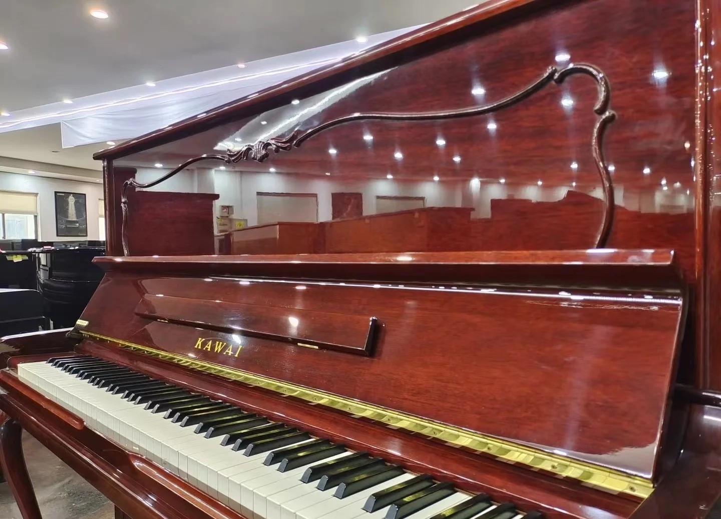 Piano droit Kawai KI70M – instrument d'étude acajou