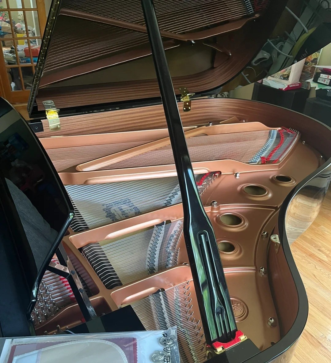 Yamaha C3X Avis - Vue intérieure table d'harmonie piano à queue 186 cm Yamaha C3X intérieur - Table d'harmonie en épicéa et cadre en fonte du piano à queue 186 cm