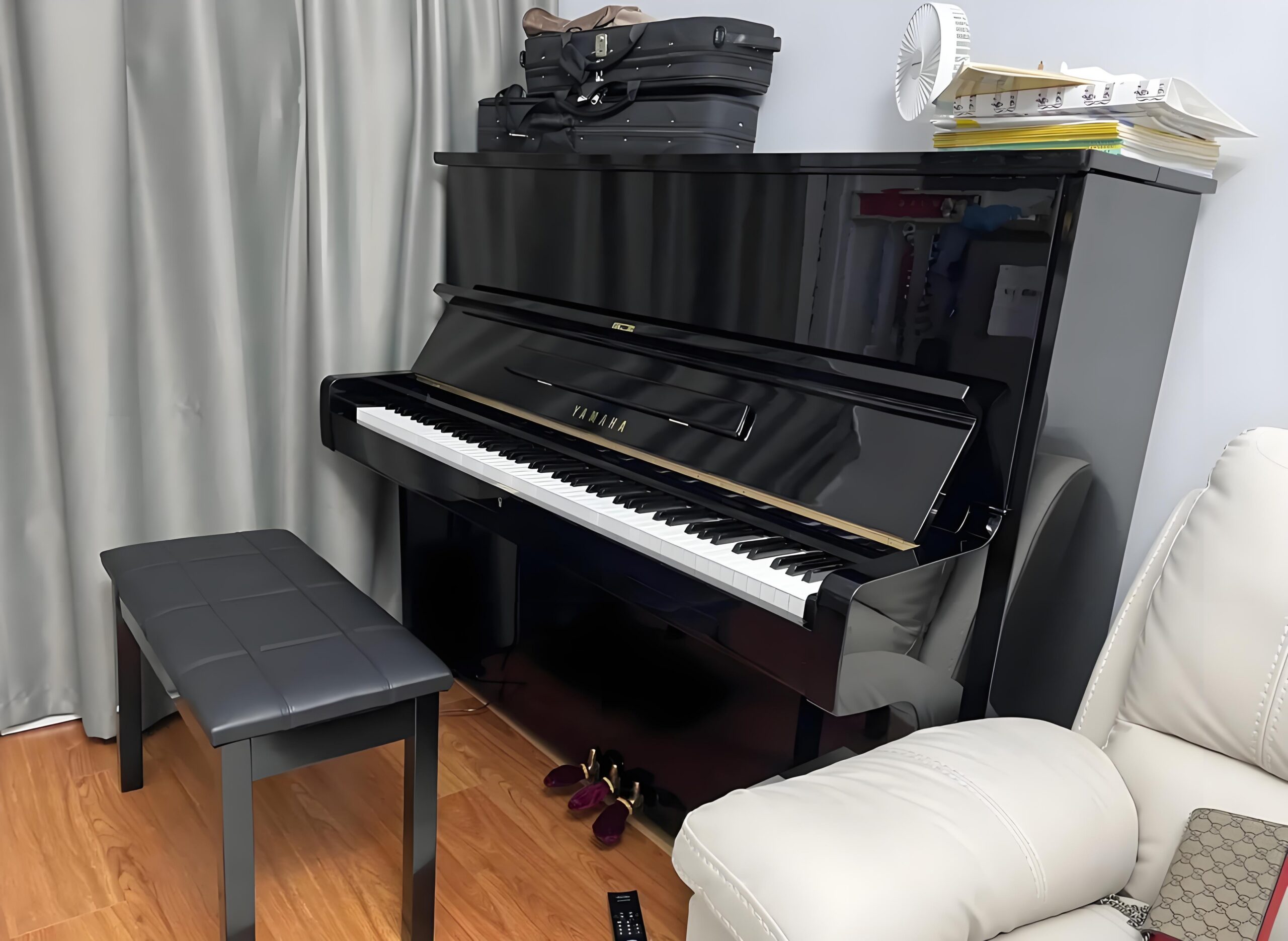 Budget et coûts cachés d'un piano droit d'occasion - transport, accord et entretien